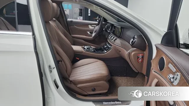 Mercedes-Benz E-Class W213 2019 Белый из Кореи, фото 2