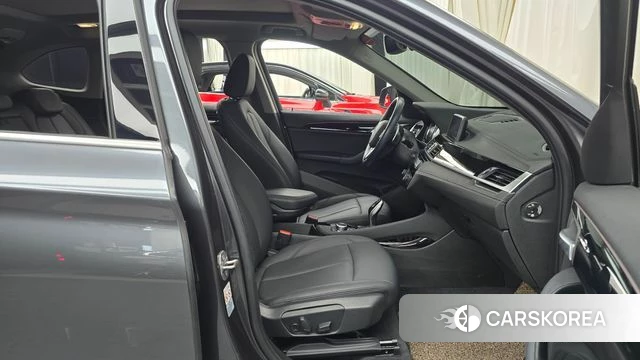 BMW X1 (F48) 2022 Серый из Кореи, фото 2