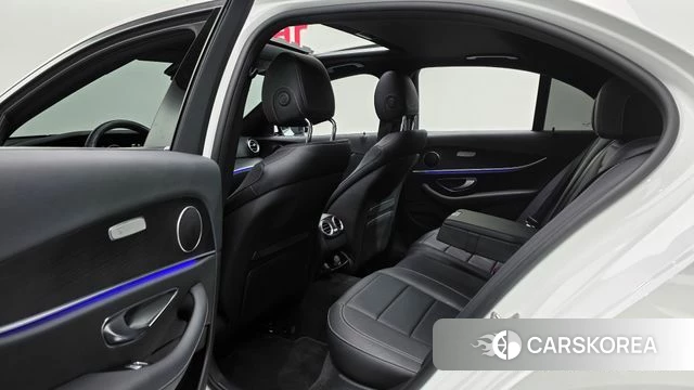 Mercedes-Benz E-Class W213 2023 Белый из Кореи, фото 2