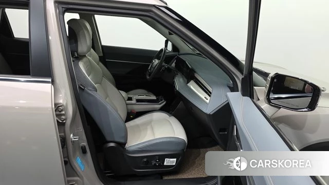 Ssangyong Torres EVX 2023 Жемчужный цвет из Кореи, фото 2