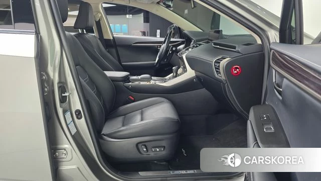 Lexus NX300h 2020 Серебристо-серый из Кореи, фото 2