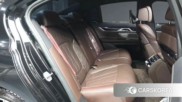 BMW 7 Series (G11) 2020 Черный из Кореи, фото 2