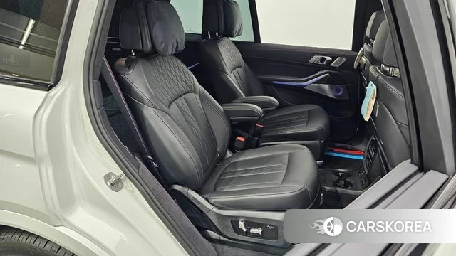 BMW X7 (G07) 2024 Белый из Кореи, фото 2