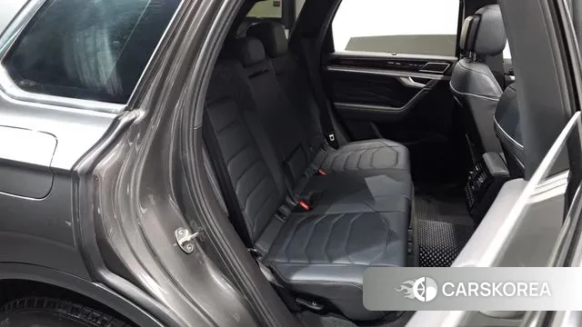 Volkswagen Touareg 3rd generation 2024 Серый из Кореи, фото 2