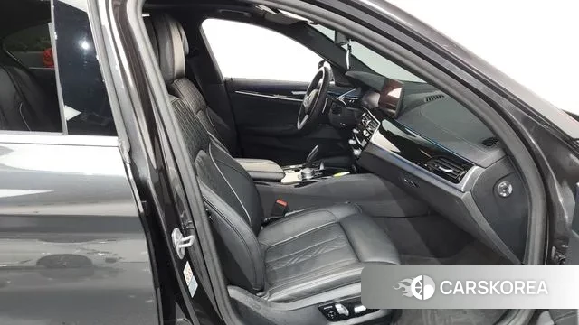 BMW 5 Series (G30) 2020 Серый из Кореи, фото 2