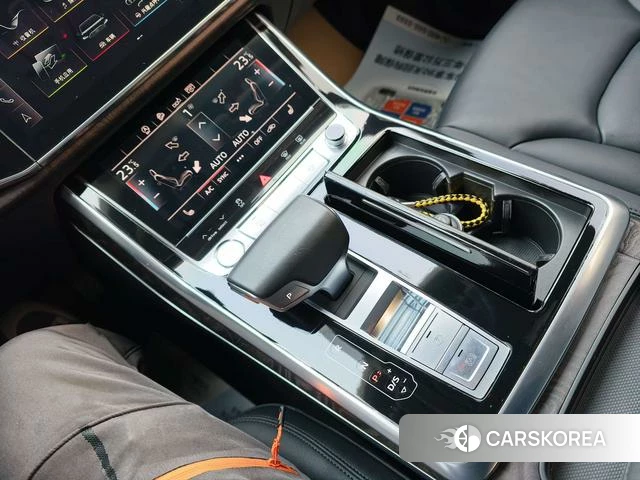 Audi Q8 2020 Серебристо-серый из Китая, фото 2