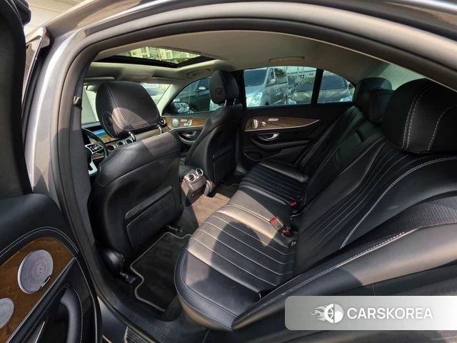 Mercedes-Benz E-Class W213 2018 Серый из Кореи, фото 2