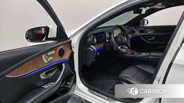 Mercedes-Benz E-Class W213 2020 Белый из Кореи, фото 2