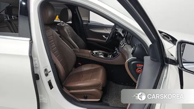 Mercedes-Benz E-Class W213 2019 Белый из Кореи, фото 2