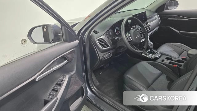 Kia Seltos 2022 Серый из Кореи, фото 2
