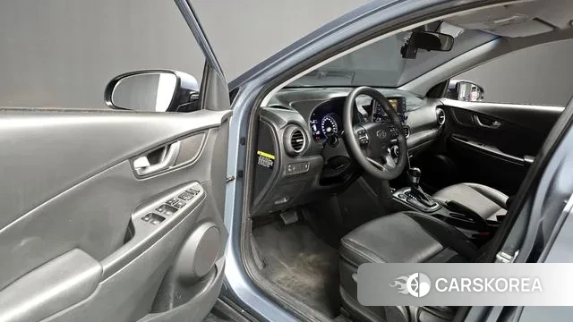 Hyundai Kona 2018 Светло-серебряный цвет из Кореи, фото 2