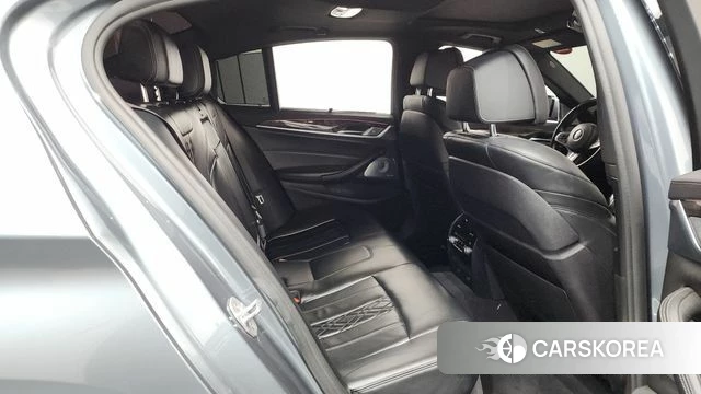 BMW 5 Series (G30) 2018 Серый из Кореи, фото 2