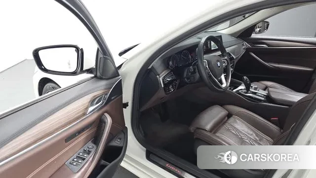 BMW 5 Series (G30) 2018 Белый из Кореи, фото 2