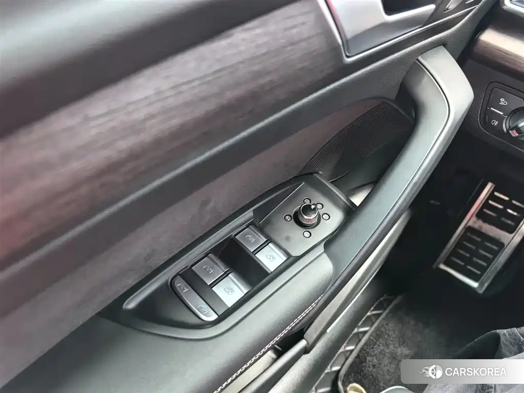 Audi Q5L 2024 Белый из Китая, фото 2