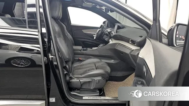 Peugeot 5008 second generation 2022 Черный из Кореи, фото 2