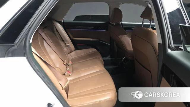 Hyundai Grandeur Hybrid (GN7) 2023 Белый из Кореи, фото 2