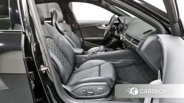 Audi S4 (B9) 2023 Черный из Кореи, фото 2