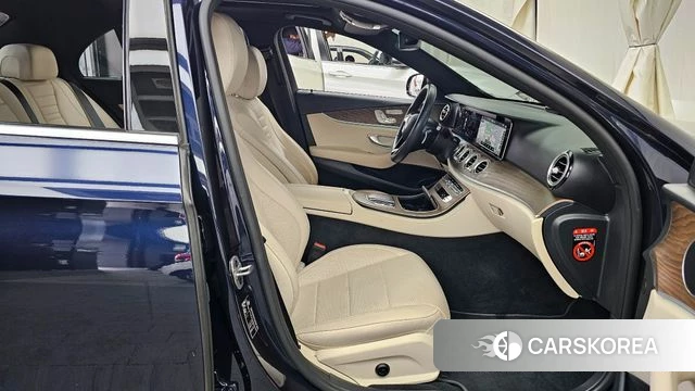 Mercedes-Benz E-Class W213 2022 Синий из Кореи, фото 2