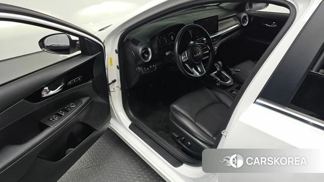 Kia The New K3 2nd generation 2022 Белый из Кореи, фото 2