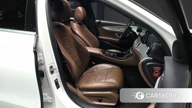 Mercedes-Benz E-Class W213 2021 Белый из Кореи, фото 2