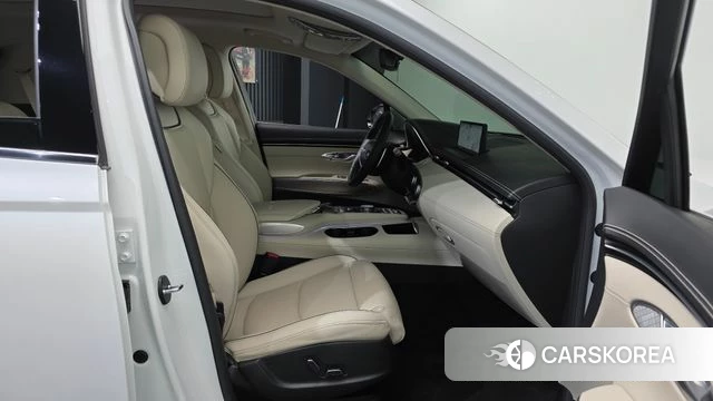 Genesis GV70 2023 Белый из Кореи, фото 2