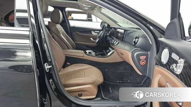 Mercedes-Benz E-Class W213 2018 Черный из Кореи, фото 2