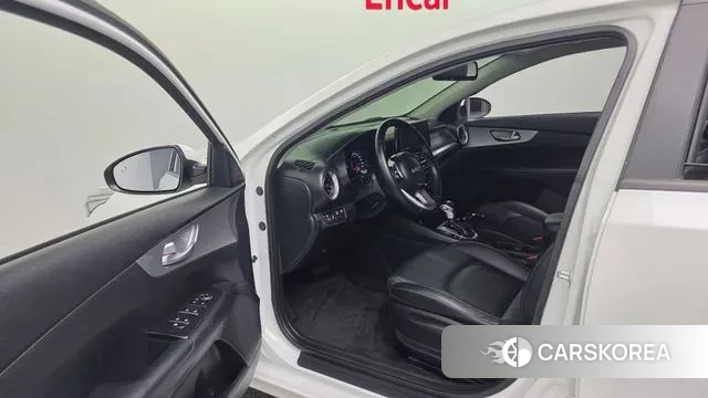 Kia The New K3 2nd generation 2022 Белый из Кореи, фото 2