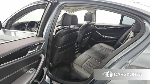 BMW 5 Series (G30) 2019 Серый из Кореи, фото 2