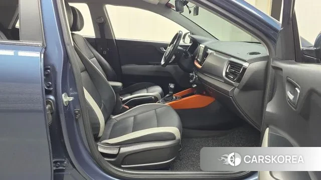 Kia Stonic 2018 Синий из Кореи, фото 2