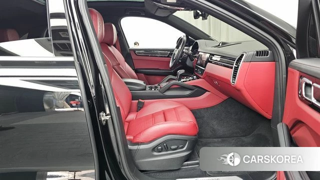Porsche Cayenne (PO536) 2022 Черный из Кореи, фото 2