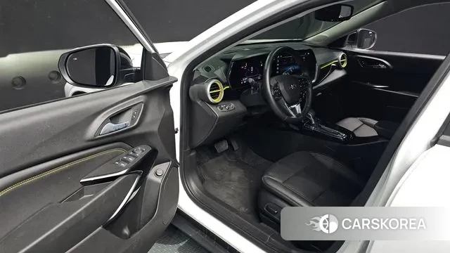 Chevrolet (GM Daewoo) Trax Crossover 2023 Белый из Кореи, фото 2