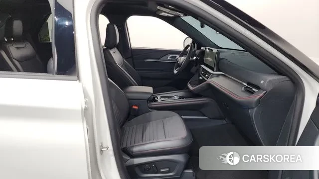 Ford Explorer 6th Generation 2024 Белый из Кореи, фото 2