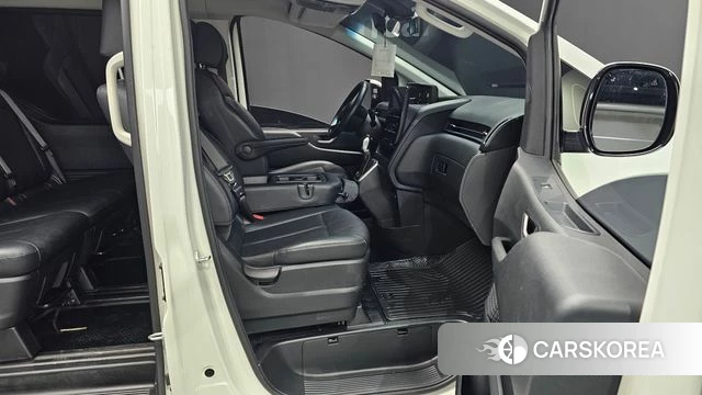 Hyundai Staria 2023 Белый из Кореи, фото 2
