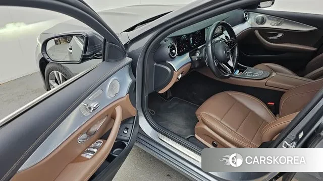 Mercedes-Benz E-Class W213 2021 Серый из Кореи, фото 2