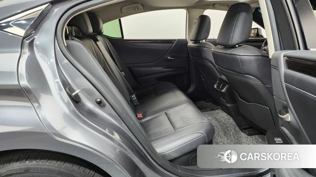 Lexus ES300h 7th generation 2021 Серый из Кореи, фото 2