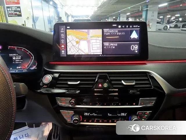 BMW 5 Series (G30) 2023 Серебристо-серый из Кореи, фото 2