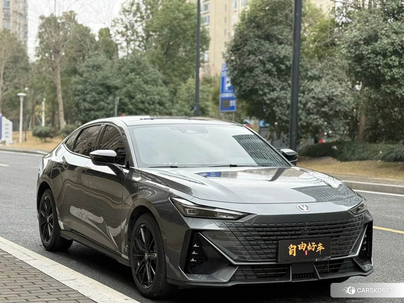 Chang'an UNI-V 2023 Темно-серый из Китая, фото 2