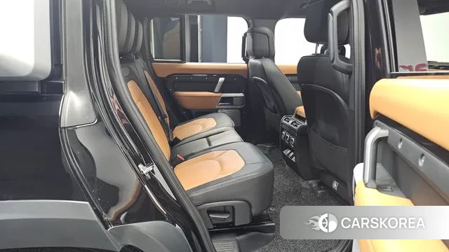 Land Rover Defender (L663) 2024 Черный из Кореи, фото 2