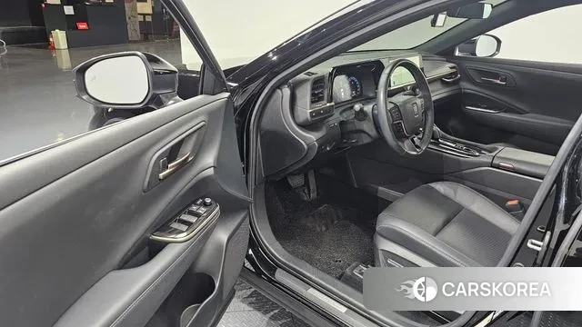 Toyota Crown Crossover 2024 Черный из Кореи, фото 2