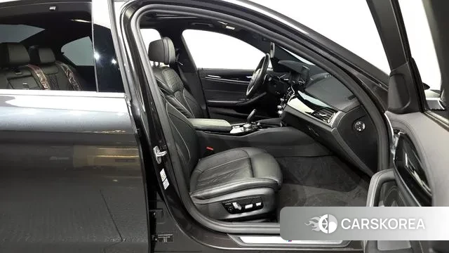 BMW 5 Series (G30) 2020 Серый из Кореи, фото 2