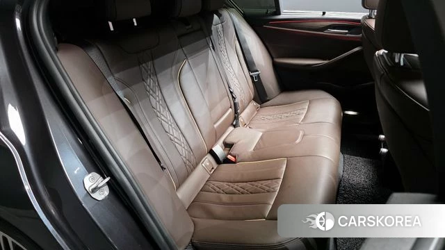BMW 5 Series (G30) 2019 Серый из Кореи, фото 2
