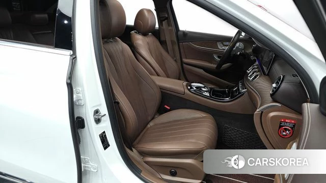 Mercedes-Benz E-Class W213 2019 Белый из Кореи, фото 2