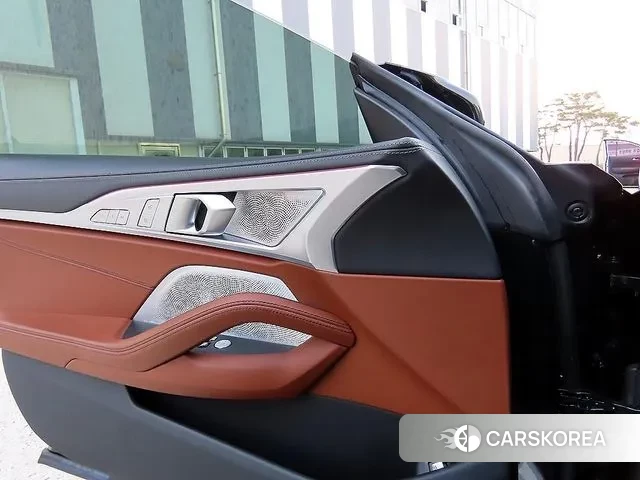 BMW 8 Series (G15) 2022 Черный из Кореи, фото 2