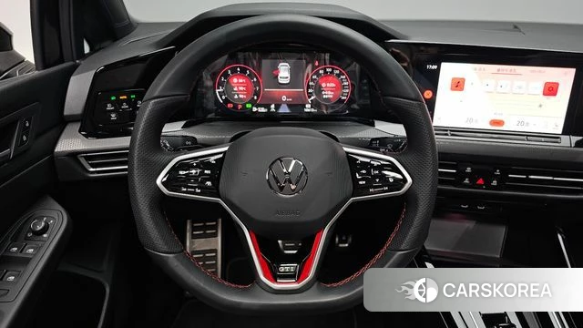 Volkswagen Golf 8th Generation 2024 Черный из Кореи, фото 2