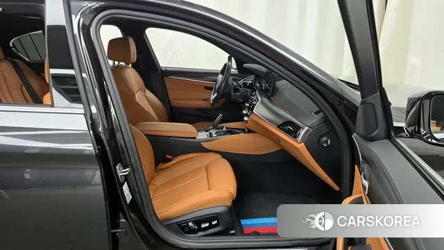 BMW 5 Series (G30) 2022 Серый из Кореи, фото 2