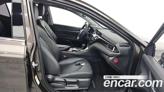 Toyota Camry (XV70) 2018 Коричневый из Кореи, фото 2