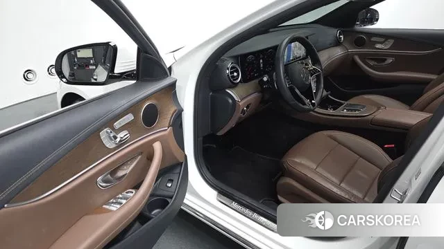 Mercedes-Benz E-Class W213 2022 Белый из Кореи, фото 2