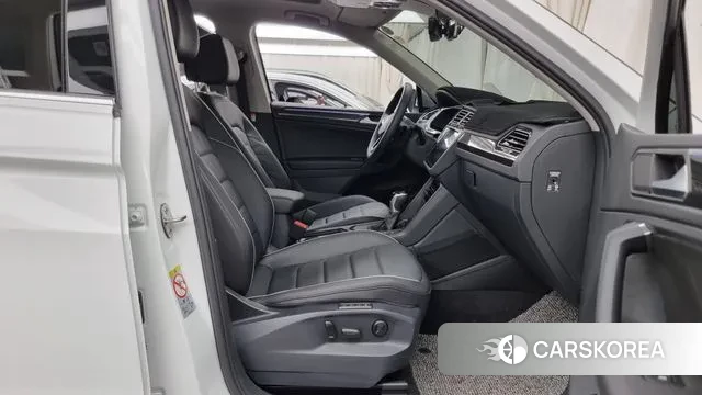 Volkswagen Tiguan second Generation 2024 Белый из Кореи, фото 2