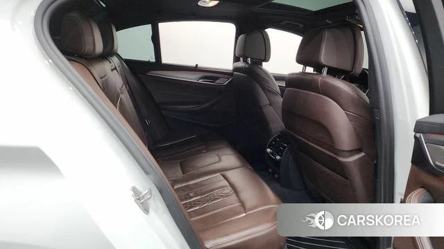 BMW 5 Series (G30) 2019 Белый из Кореи, фото 2