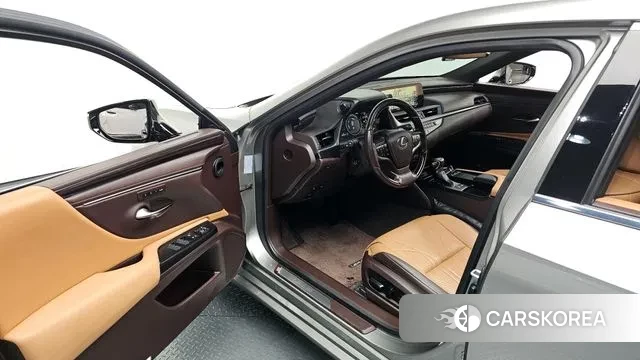 Lexus ES300h 7th generation 2020 Серый из Кореи, фото 2